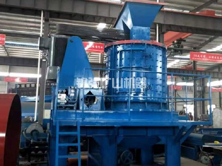 立軸式制砂機(jī)(圖2) 立軸式制砂機(jī)(圖2)